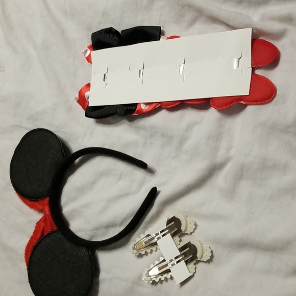 LOT OF 4 LUXURY MOUSE EAR SET 3 INCH PEARL HAIR CLIPS. SEQUIN EARS - Picture 6 of 9